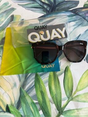 Quay Coffee Run Mini polarized- Tortoise shell Case and cleaning cloth included.